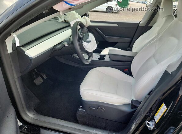 7SAYGDEE5SA337858 2025 TESLA MODEL Black წინა სალონის ხედი