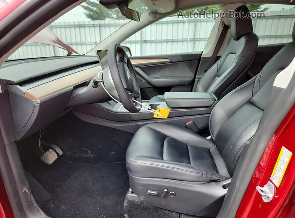 7SAYGDEE6SF225072 2025 TESLA MODEL Красный Вид салона спереди