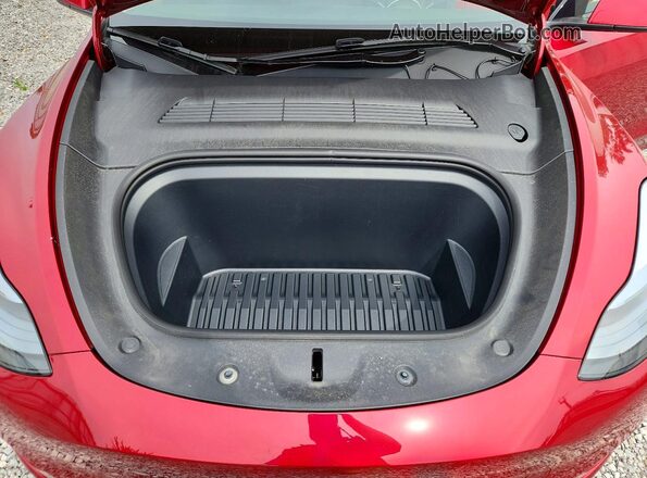 7SAYGDEE6SF225072 2025 TESLA MODEL Красный Вид задней части салона