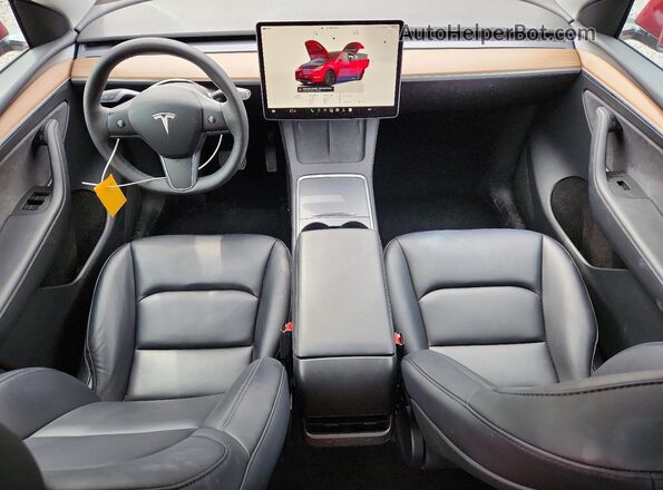 7SAYGDEE6SF225072 2025 TESLA MODEL Красный Вид панели приборов