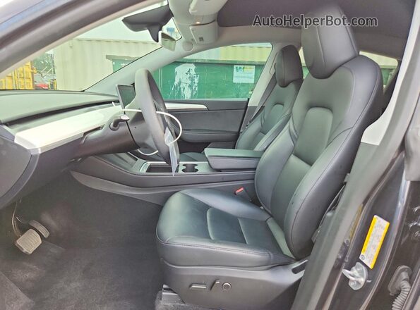 7SAYGDEE7SA346237 2025 TESLA MODEL Gray წინა სალონის ხედი