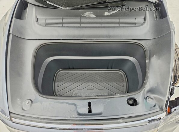 7SAYGDEE7TA692046 2026 TESLA MODEL Gray ძრავის განყოფილების ხედი
