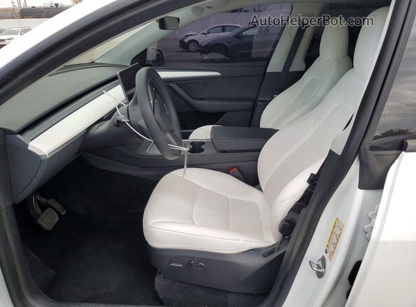 7SAYGDEE8PA100675 2023 TESLA MODEL White Vista interior delantera