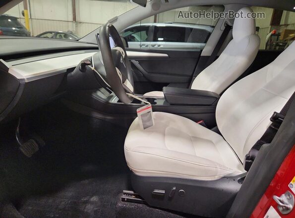 7SAYGDEE8PA144465 2023 TESLA MODEL Red წინა სალონის ხედი