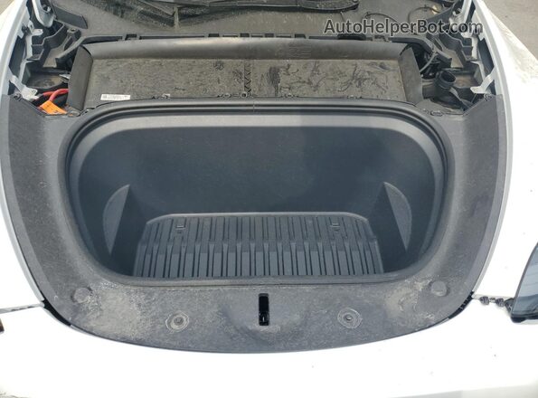 7SAYGDEE8SF218902 2025 TESLA MODEL White Widok komory silnika
