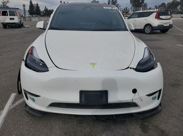 7SAYGDEE8SF218902 2025 TESLA MODEL White Widok z przodu