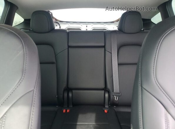 7SAYGDEE8SF218902 2025 TESLA MODEL White Widok tylnych siedzeń