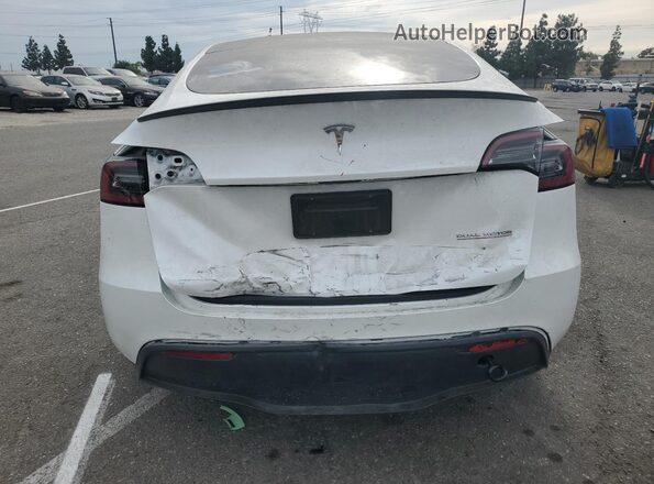 7SAYGDEE8SF218902 2025 TESLA MODEL White Widok z tyłu