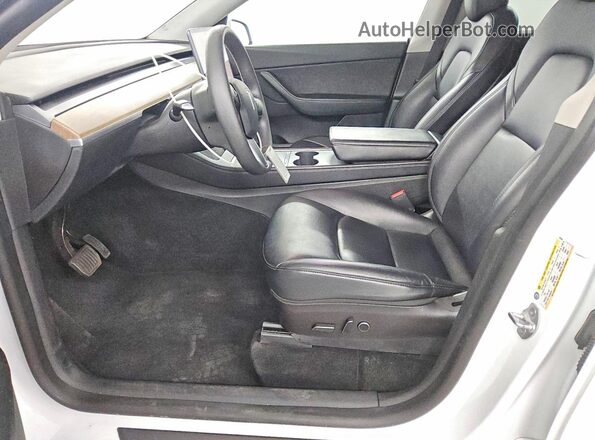 7SAYGDEE9NF481355 2022 TESLA MODEL White Front interior view