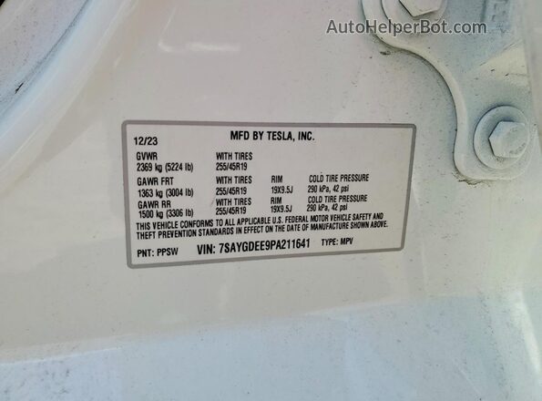 7SAYGDEE9PA211641 2023 TESLA MODEL White 360 interior view