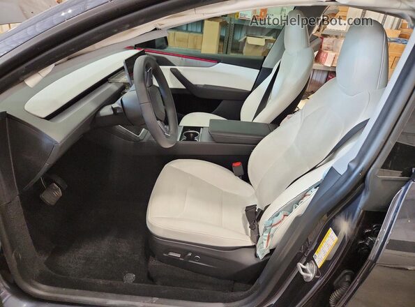 7SAYGDEE9TA414474 2026 TESLA MODEL Угольный Вид салона спереди