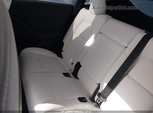 7SAYGDEEXSF238018 2025 TESLA MODEL Y White VIN კოდის სტიკერის ხედი
