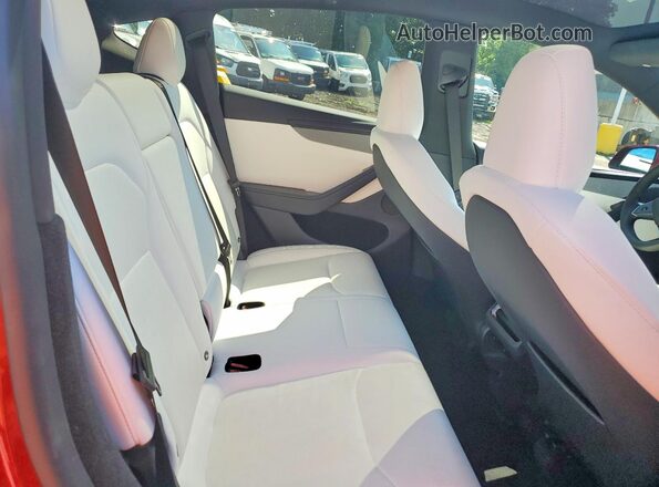 7SAYGDEEXTA676505 2026 TESLA MODEL Красный Вид задней части салона