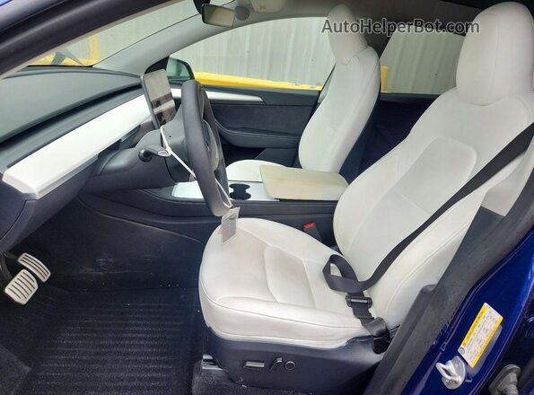 7SAYGDEF1RF027230 2024 TESLA MODEL Синий Вид салона спереди