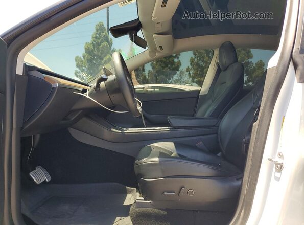 7SAYGDEF2NF336246 2022 TESLA MODEL White Front interior view