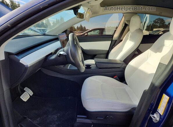 7SAYGDEF2NF381557 2022 TESLA MODEL Blue Front interior view