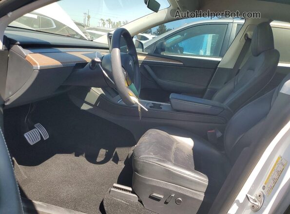 7SAYGDEF2PF713869 2023 TESLA MODEL White Front interior view