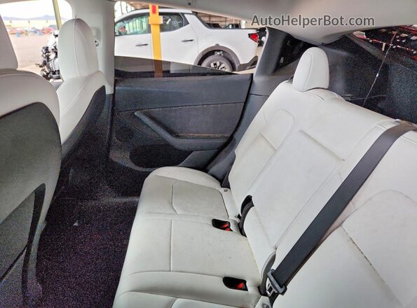 7SAYGDEF3NF558018 2022 TESLA MODEL Red უკანა სავარძლების ხედი