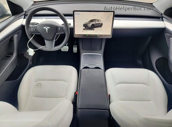7SAYGDEF3RA296682 2024 TESLA MODEL Silver Vista del salpicadero