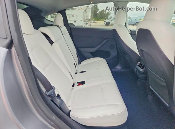 7SAYGDEF3RA296682 2024 TESLA MODEL Silver Vista de los asientos traseros