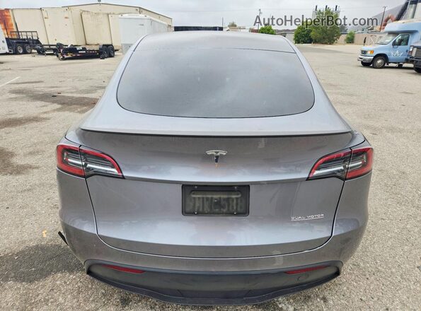 7SAYGDEF3RA296682 2024 TESLA MODEL Silver Vista trasera