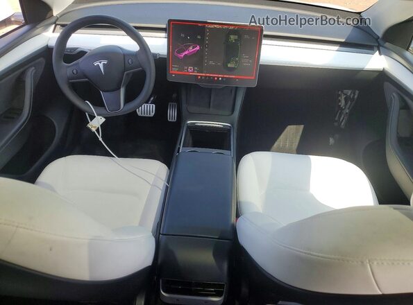 7SAYGDEF3RA299243 2024 TESLA MODEL Белый Вид панели приборов