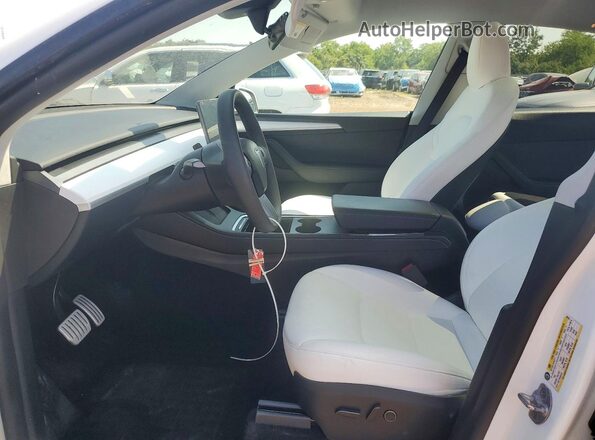 7SAYGDEF3RA299243 2024 TESLA MODEL Белый Вид салона спереди