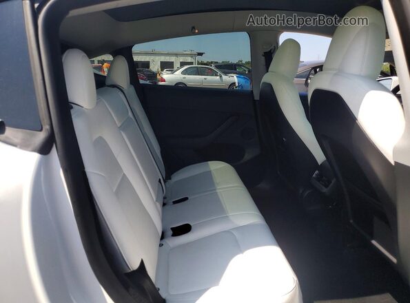 7SAYGDEF3RA299243 2024 TESLA MODEL Белый Вид задней части салона