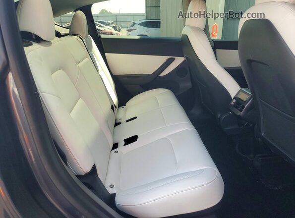 7SAYGDEF5NF439046 2022 TESLA MODEL Gray Widok wnętrza z tyłu