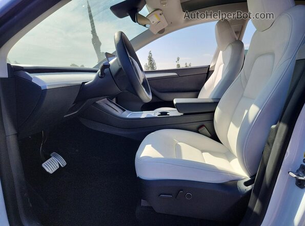 7SAYGDEF6RF113813 2024 TESLA MODEL White Vista interior delantera