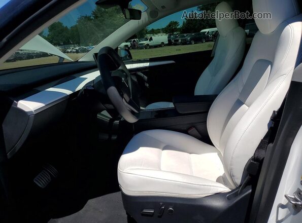 7SAYGDEF8PF777057 2023 TESLA MODEL White Vista interior delantera
