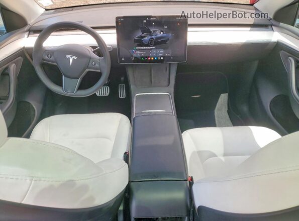 7SAYGDEF8RF027192 2024 TESLA MODEL Gray Front interior view