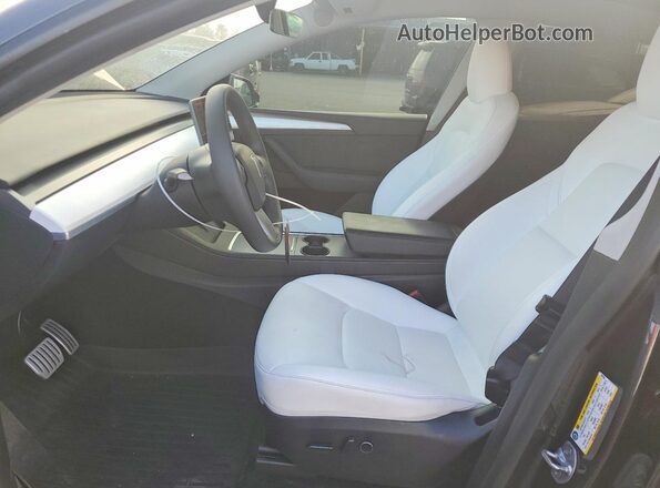 7SAYGDEF8SF307538 2025 TESLA MODEL Угольный Вид салона спереди