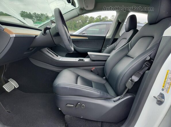 7SAYGDEF9SA343168 2025 TESLA MODEL Белый Вид салона спереди