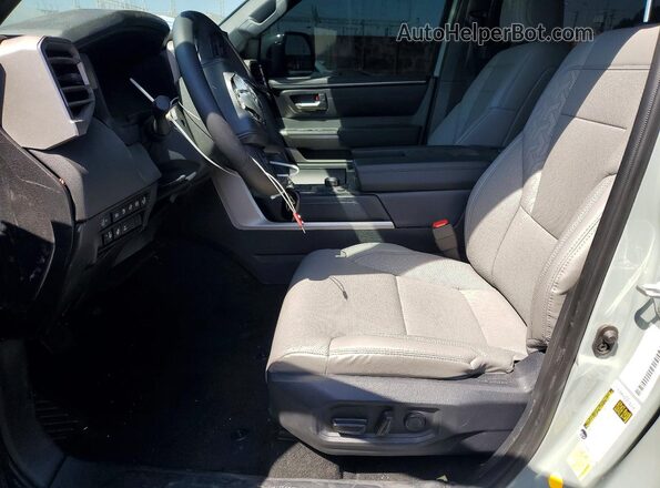 7SVAAABA1SX071043 2025 TOYOTA SEQUOIA Gray Սալոնի դիմացի տեսք