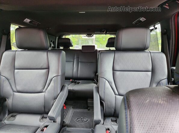 7SVAAABA7SX064503 2025 TOYOTA SEQUOIA Red Vista de los asientos traseros