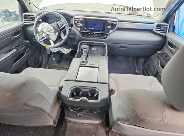 7SVAAABAXPX015478 2023 TOYOTA SEQUOIA Серебряный Вид панели приборов