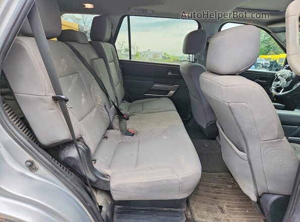 7SVAAABAXPX015478 2023 TOYOTA SEQUOIA Серебряный Вид задней части салона