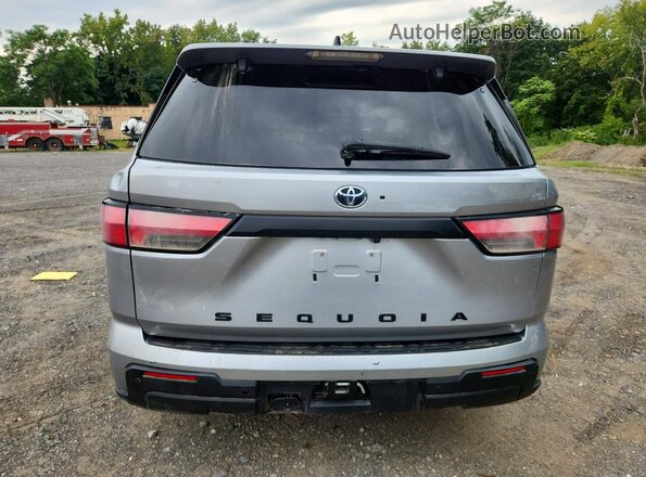 7SVAAABAXPX015478 2023 TOYOTA SEQUOIA Серебряный Вид сзади