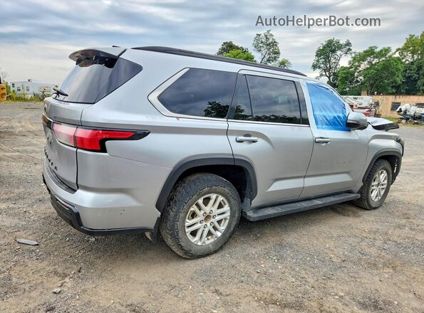 7SVAAABAXPX015478 2023 TOYOTA SEQUOIA Серебряный Задняя правая четверть