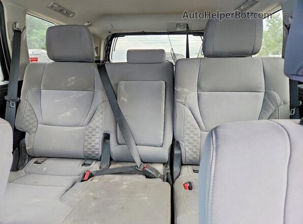 7SVAAABAXPX015478 2023 TOYOTA SEQUOIA Серебряный Вид задних сидений