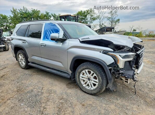 7SVAAABAXPX015478 2023 TOYOTA SEQUOIA Серебряный Передняя правая четверть