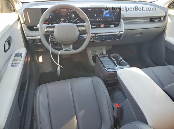 7YAKN4DA1SY018749 2025 HYUNDAI IONIQ Gray Dashboard view