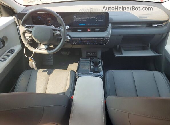 7YAKNDDC6TY045237 2026 HYUNDAI IONIQ Red Vista del salpicadero