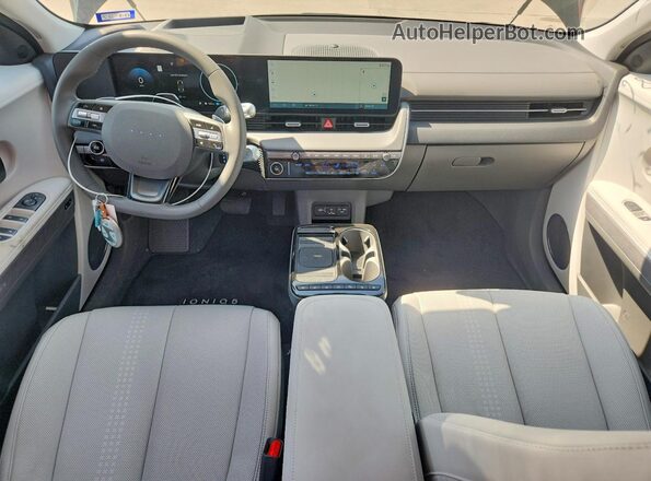 7YAKR4DA7TY052863 2026 HYUNDAI IONIQ Charcoal Widok deski rozdzielczej