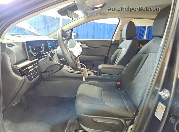 7YAPB3DG1VY002777 2027 KIA SPORTAGE Gray Vista interior delantera