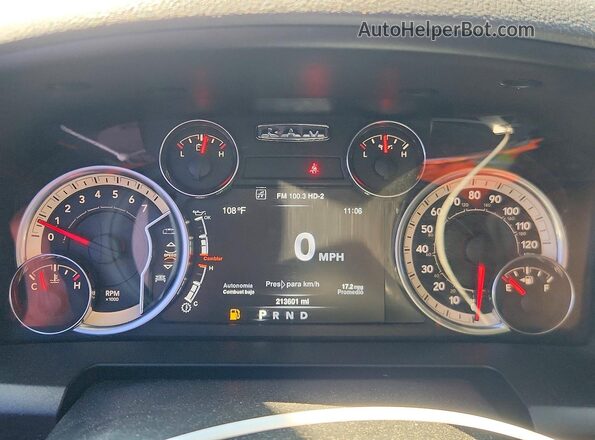 1C6RR6GG7KS698219 2019 RAM 1500 Gray Widok tylnych siedzeń