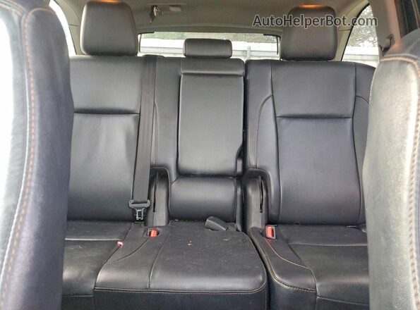 5TDJZRFHXKS603985 2019 TOYOTA HIGHLANDER Белый Вид задней части салона