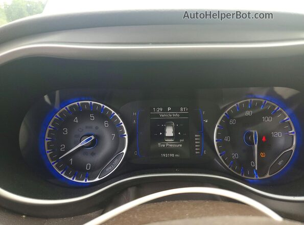 2C4RC1BG0KR554436 2019 CHRYSLER PACIFICA White Vista de los asientos traseros