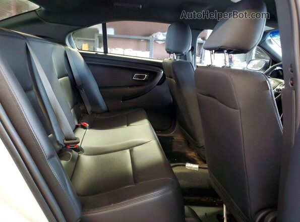 1FAHP2MK8JG127146 2018 FORD TAURUS White Вид задньої частини салону
